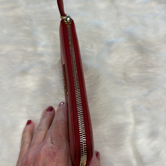 Prada red zippy wallet (perfect for the Christmas) - Picture 5 of 17